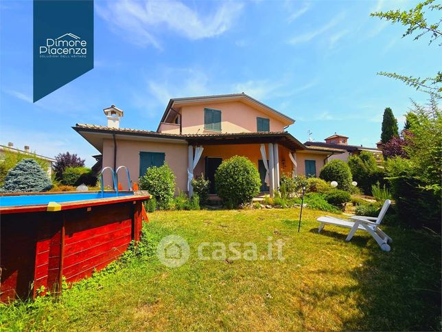 Villa in residenziale in Via Lampugnana 12