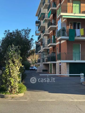 Box/posto auto in residenziale in Via Ticino 10 R