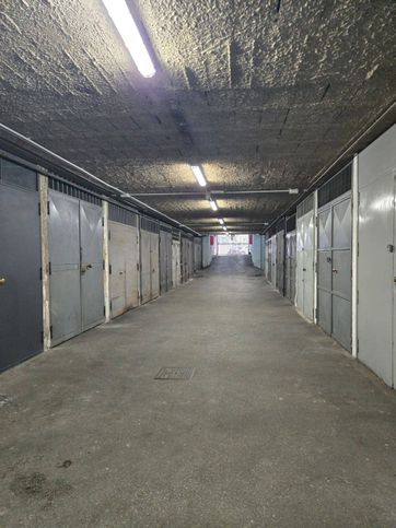 Box/posto auto in residenziale in Via Domenico Fontana 115 -103