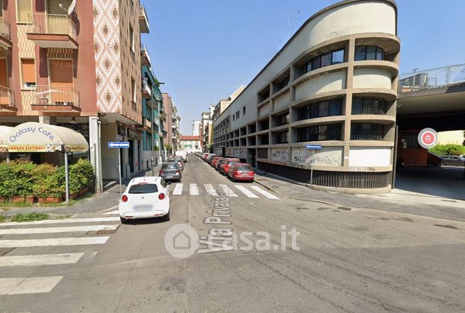 Box/posto auto in residenziale in Via Derna