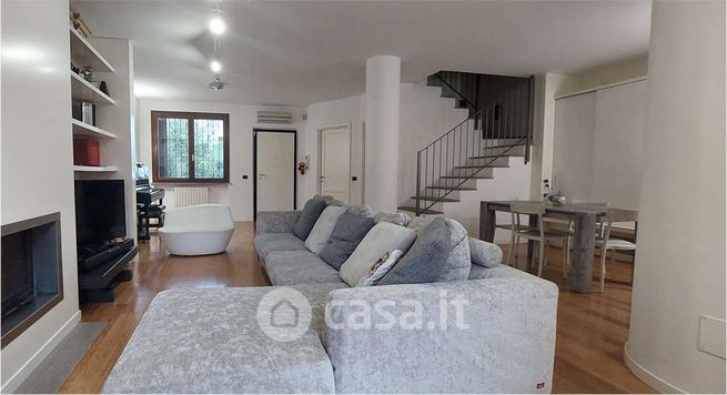 Villetta a schiera in residenziale in Via Don Minzoni 14