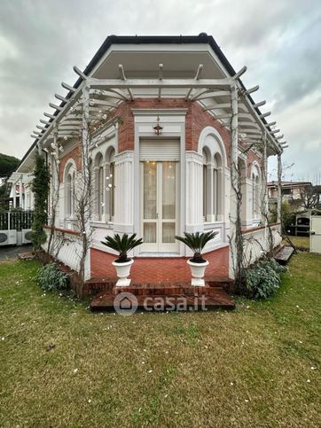 Villa in residenziale in Via Italica 36
