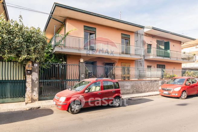 Casa indipendente in residenziale in Via Salerno 6