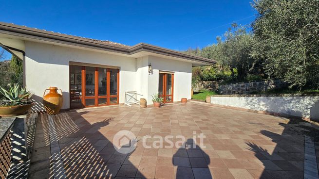 Villa in residenziale in Via Canzatora Casa Matera 4