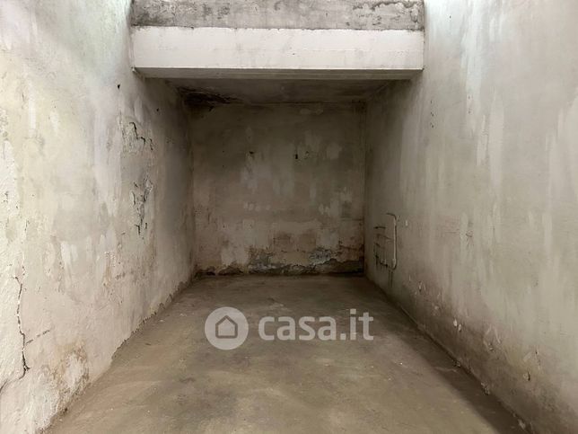 Box/posto auto in residenziale in Borgo Regale 16