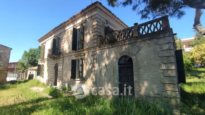 Casa indipendente in residenziale in Via delle Gardenie 36