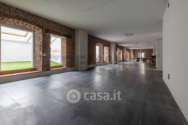 Ufficio in commerciale in Corso Leonardo da Vinci 8