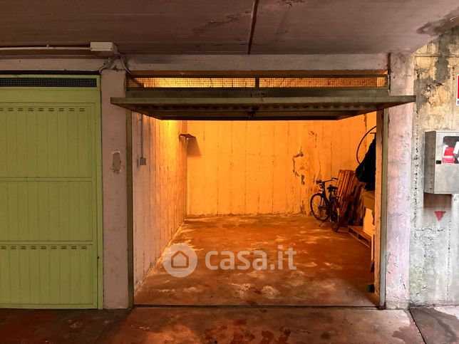 Box/posto auto in residenziale in Piazza Marinai d' Italia 18