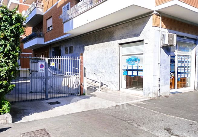 Box/posto auto in residenziale in Via Capo Spartivento 75