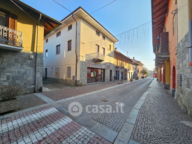 Attivitã /licenza (con o senza mura) in commerciale in Via Vincenzo Ponsati 52