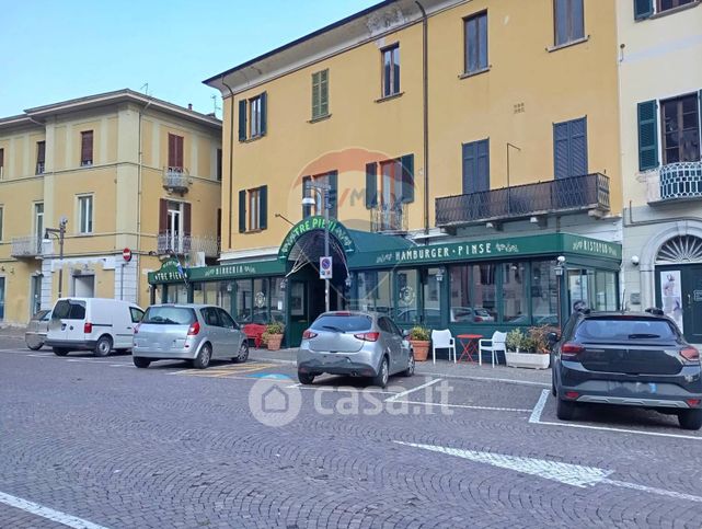 Attivitã /licenza (con o senza mura) in commerciale in Piazza Guilio Paracchini