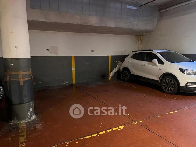 Garage/posto auto in residenziale in Via Lazzaro Spallanzani 16 a