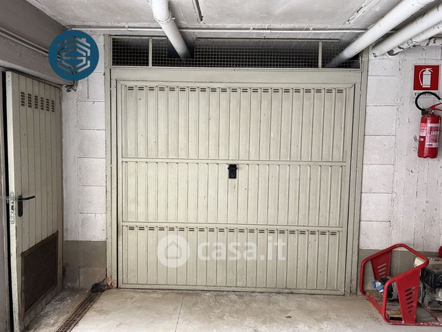 Garage/posto auto in residenziale in Via Francesco Baracca 14