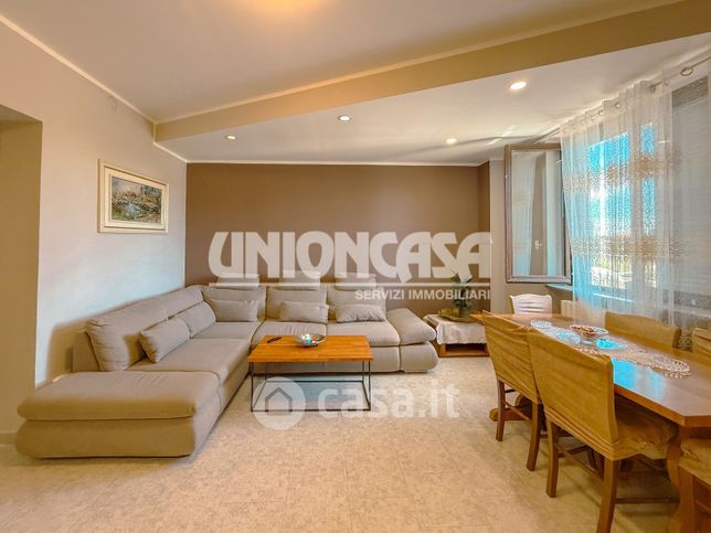 Casa indipendente in residenziale in Via Vincenzo Bellini 4