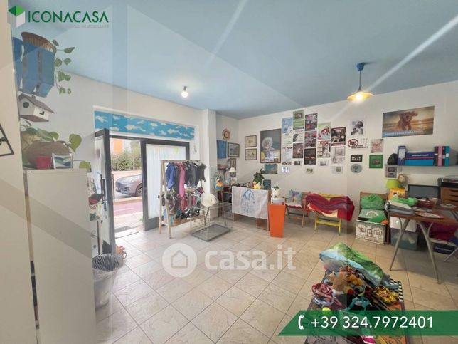 Attivitã /licenza (con o senza mura) in commerciale in Via Fratelli Rosselli 1 A