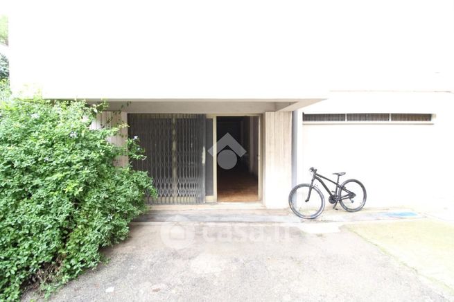 Box/posto auto in residenziale in Viale Belgio 9