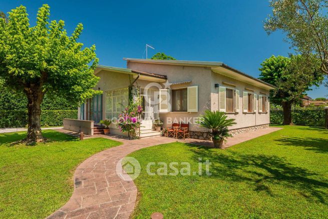 Villa in residenziale in Via G. Viner 200