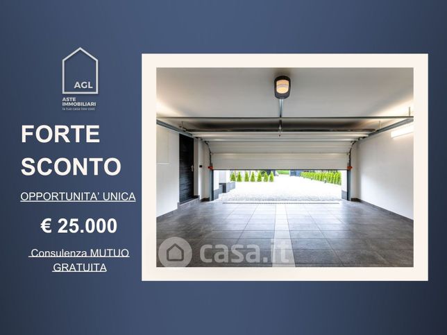 Box/posto auto in residenziale in Via Tiburto