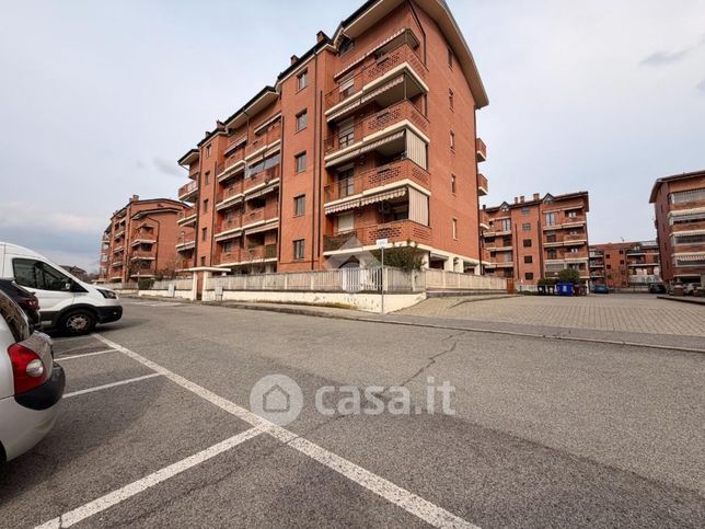 Box/posto auto in residenziale in Via E. Torricelli 211