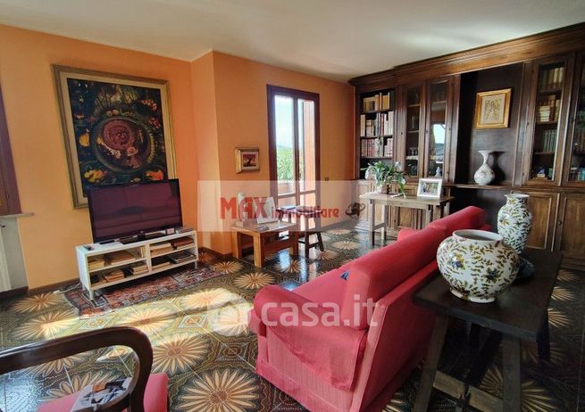 Casa indipendente in residenziale in 