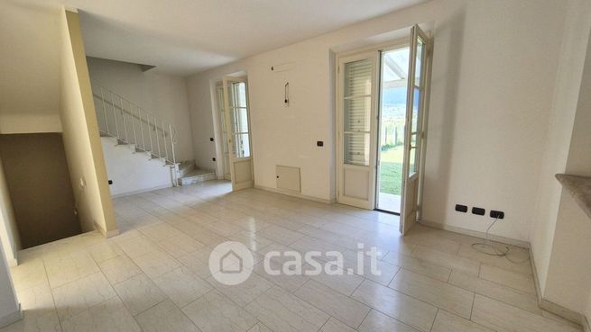 Villa in residenziale in Via delle Fragole