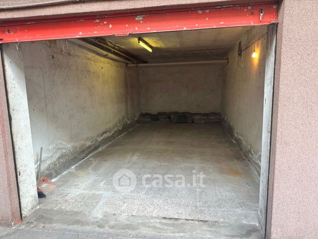 Garage/posto auto in residenziale in Via Enrico Falck 54