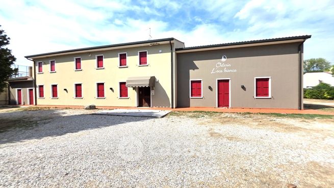 Attivitã /licenza (con o senza mura) in commerciale in Via Padana Inferiore