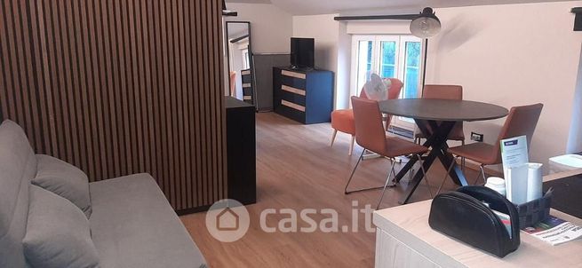 Attico/mansarda in residenziale in Via Ugo Foscolo