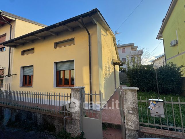 Casa indipendente in residenziale in Via Giacomo Puccini