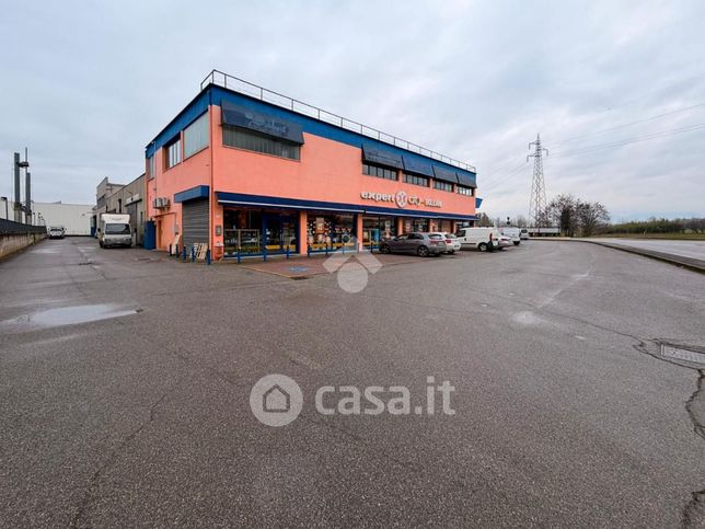 Ufficio in commerciale in Via Molini 71