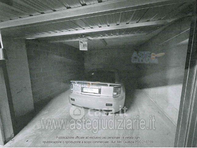 Box/posto auto in residenziale in Via XXV Aprile