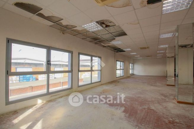 Ufficio in commerciale in Via Claudio Treves