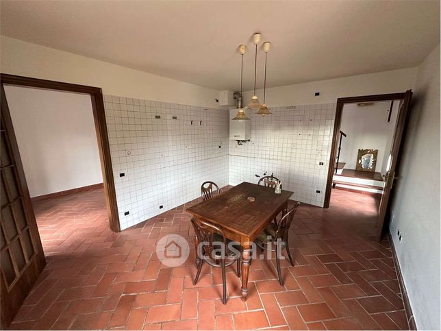 Casa bi/trifamiliare in residenziale in 