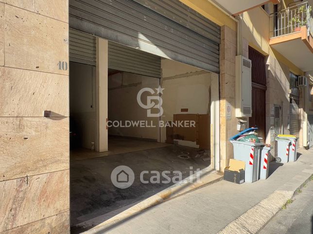 Box/posto auto in residenziale in Via Fratelli Cairoli 10 a