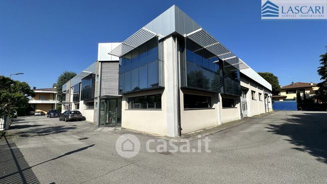 Capannone in commerciale in Via Evaristo Baschenis
