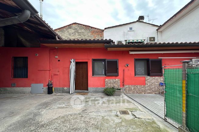 Casa indipendente in residenziale in Via Trento e Trieste 27