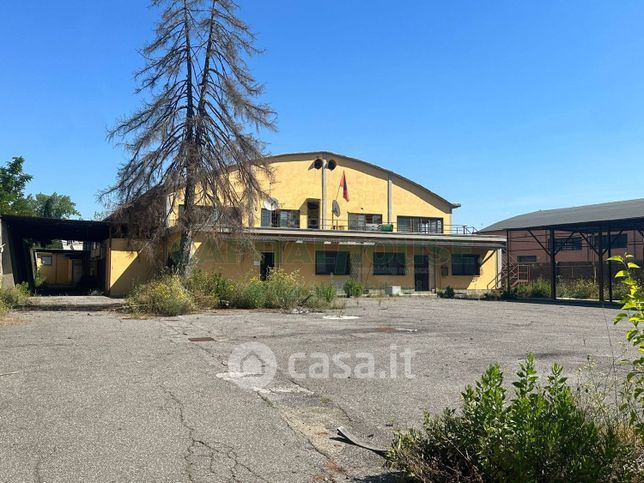 Capannone in commerciale in Via della Rustica