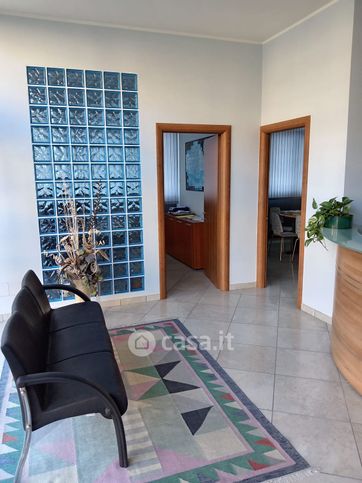 Ufficio in commerciale in Via Rampa Cavalcavia