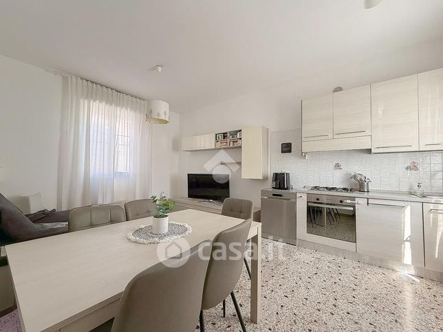 Casa bi/trifamiliare in residenziale in Via Dante Alighieri
