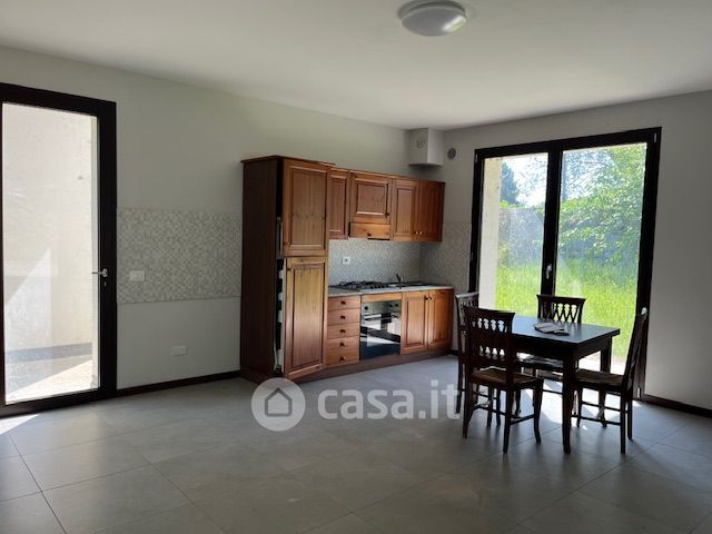Casa indipendente in residenziale in Via Argine Diversivo 141