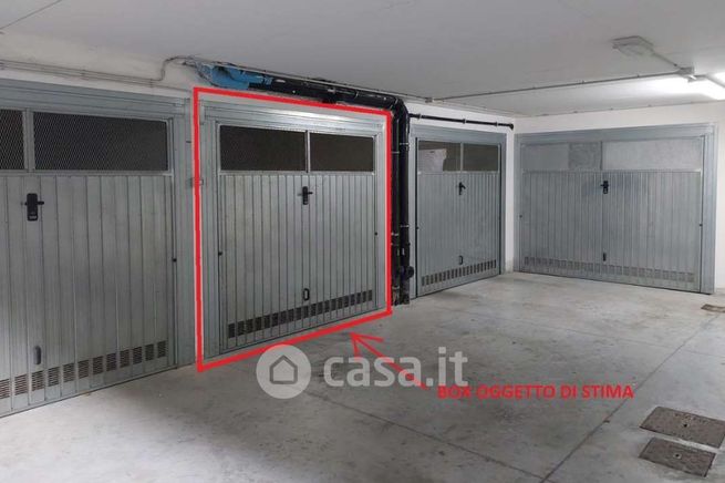Box/posto auto in residenziale in Via del Castello