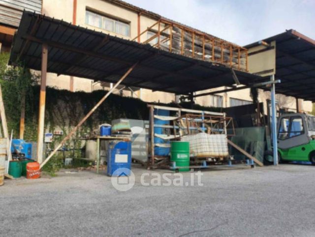 Capannone in commerciale in Via Milite Ignoto