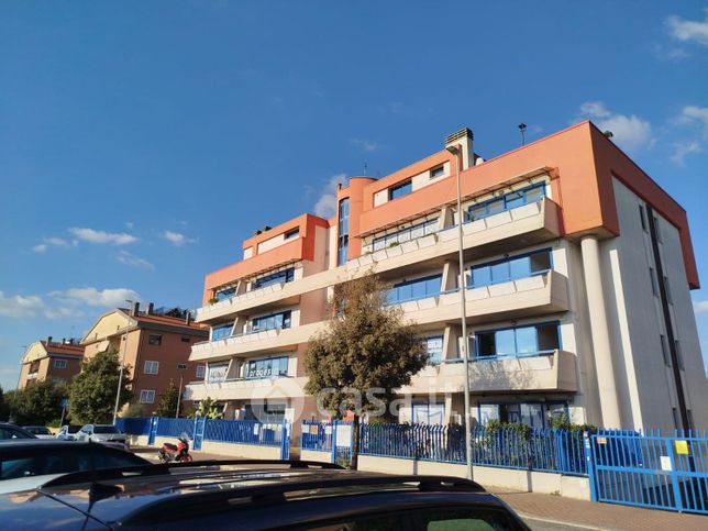 Ufficio in commerciale in Via Vittorio Metz 45