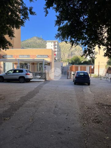 Garage/posto auto in residenziale in Via Giorgio D'Antiochia 10