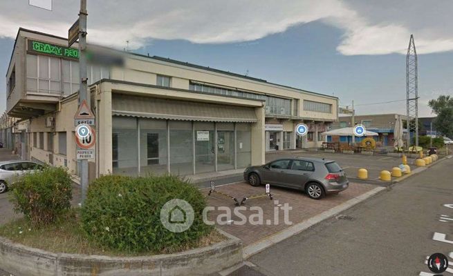 Ufficio in commerciale in Via Emilia Ovest 940