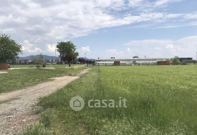 Capannone in commerciale in Via Unità D'Italia 32