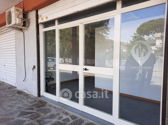 Attivitã /licenza (con o senza mura) in commerciale in Viale Roma