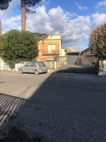 Capannone in commerciale in Via Monteleone di Fermo 19