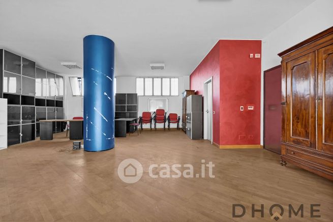 Ufficio in commerciale in Via Novara 157