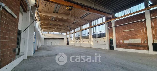 Capannone in commerciale in 